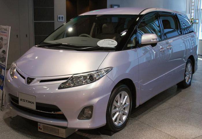 Toyota Estima - rodinný trenér