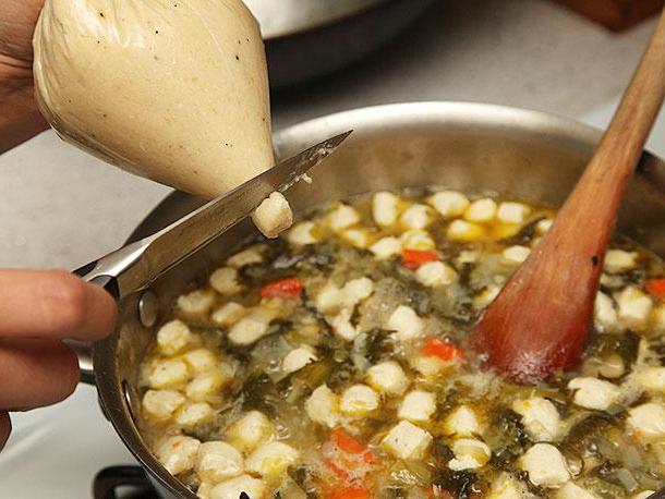 Jak udělat masovou polévku (krok za krokem recept). Polévka s kuličkami a nudlemi, s rýží