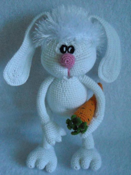 zajíc s dlouhými ušima amigurumi