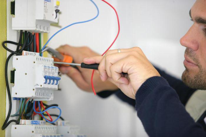 popis práce elektrikáře pro opravy a údržbu 2 kategorií