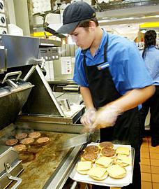 Je práce povolena ve společnosti McDonald's od věku 16 let?