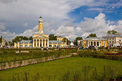 Hlavní výzdoba náměstí Susaninskaya - požární věž (Kostroma)