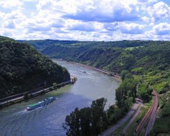 Řeky Evropy. Řeka Rýn je největší vodní cestou v západní Evropě.