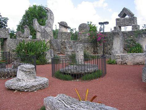 „Coral Castle“ Edward Leedskalnin - symbol vítězství nad zemské gravitace, nebo důkaz o existenci mimozemšťanů?