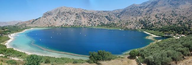 Přijela jste na Krétu? Nezapomeňte na jezero Kournas!