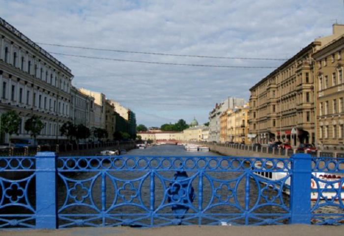 Petrohrad: Modrý most - nejširší most města