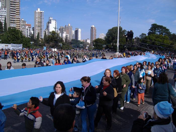 Vlajka Argentiny, její původ a symbolika. Státní znak